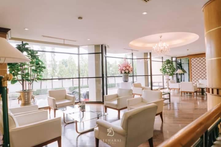Seeharaj Hotel Uttaradit Eksteriør bilde