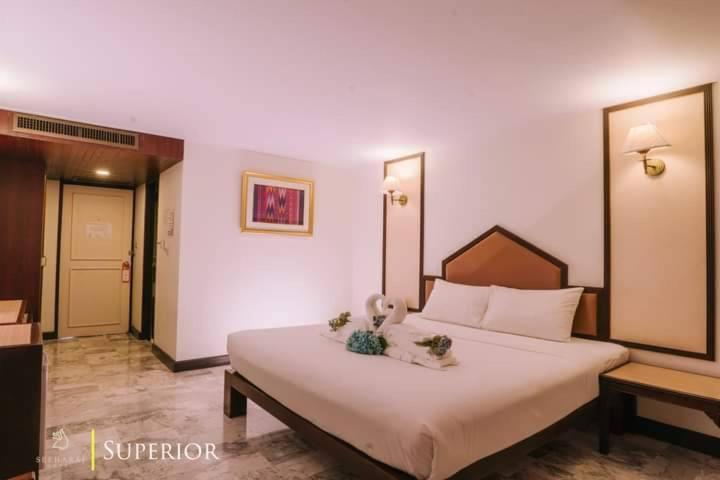 Seeharaj Hotel Uttaradit Eksteriør bilde